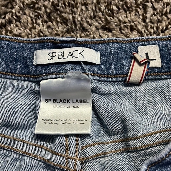 Light wash shorts - Picture 2 of 3